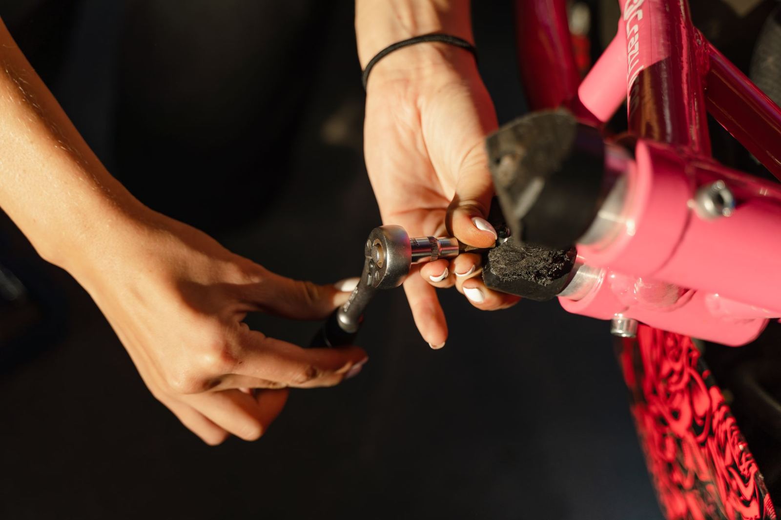 Bolt weight and tightening torque calculator